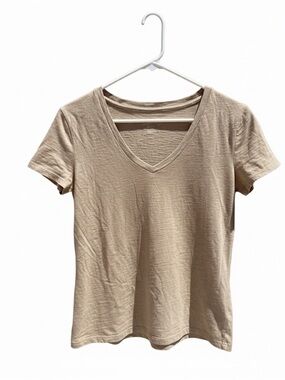 Universal Thread Beige V Neck Tee Shirt Women Medium Basic Top